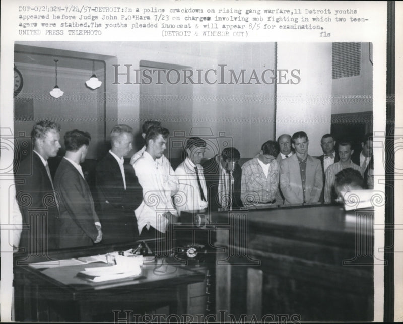 Load image into Gallery viewer, 1957 Press Photo Young appear before Judge John P.O'Hara on charges of mob fight
