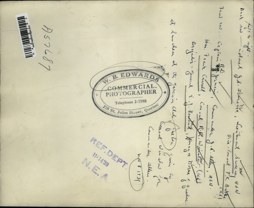 1939 Press Photo Men having lunch at the Garnish Club, Quebec