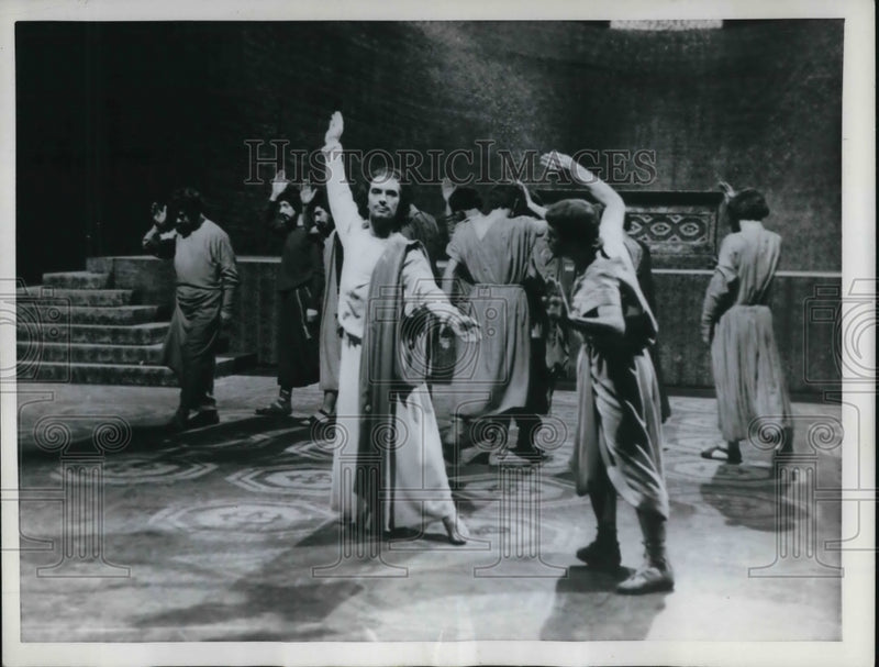 Load image into Gallery viewer, 1962 Press Photo Angelo Pietri as Christ in the Resurrection scene - ned28801
