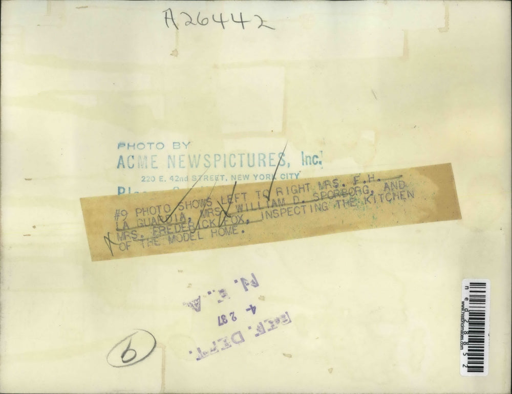 1937 Press Photo F.H. La Guardia, W.D. Sporborg & F. Fox inspect kitchen