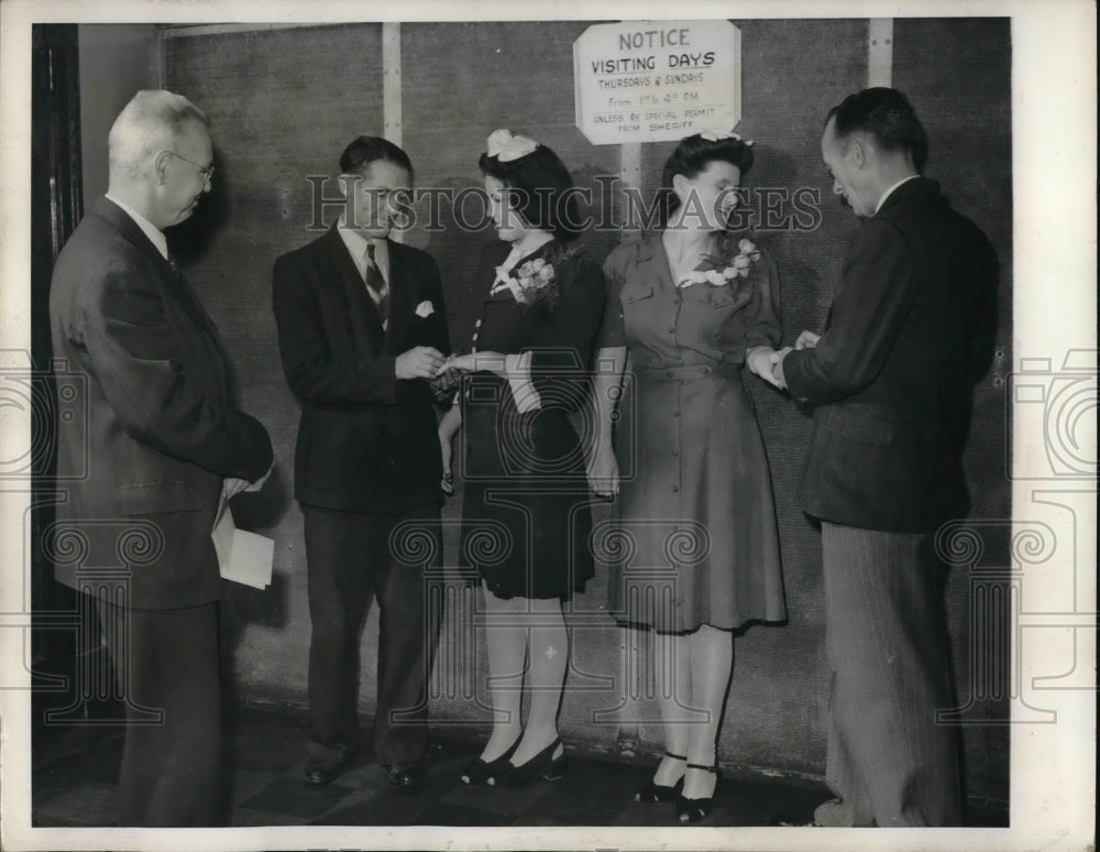 1943 Press Photo Wedding in St. Clair County Jail
