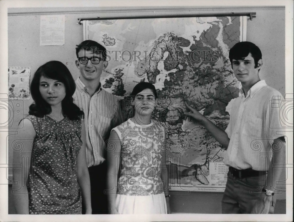 1968 Press Photo S. Somers, M. Matovina, K. Gogolick & L. Tobacman in Russia