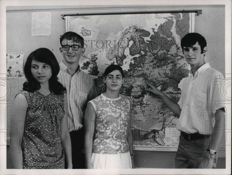 Load image into Gallery viewer, 1968 Press Photo S. Somers, M. Matovina, K. Gogolick &amp; L. Tobacman in Russia
