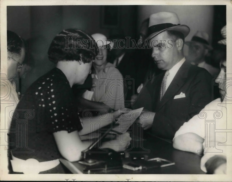 Load image into Gallery viewer, 1936 Press Photo Leslie V. Pejeau getting auto driver's license
