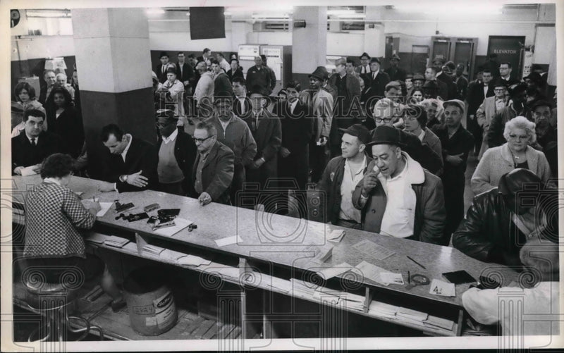 Load image into Gallery viewer, 1964 Press Photo Workers in line to receive their license plates
