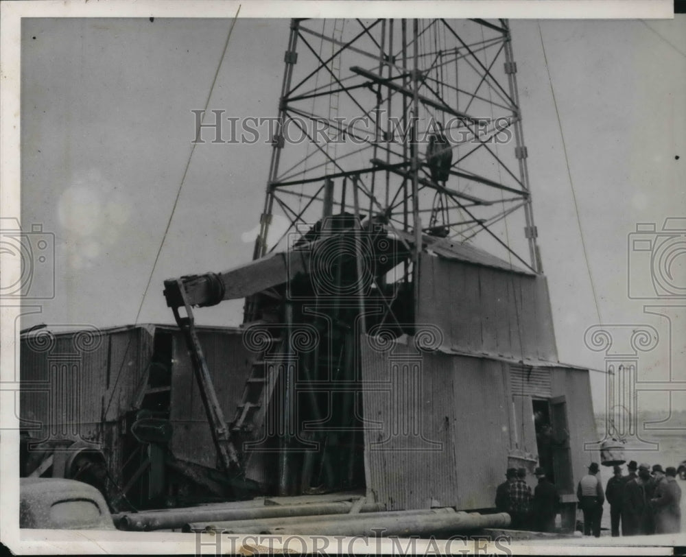 1939 Press Photo Falls City Neb this well in the Forest City Basin is first in - Historic Images