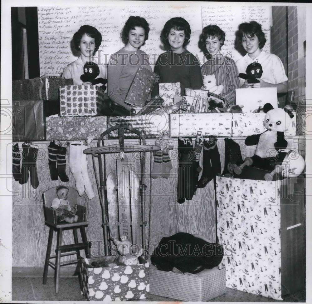 1961 Press Photo Karen Kozak Dian Fuller Kaureen Courey Katherine Chaffin