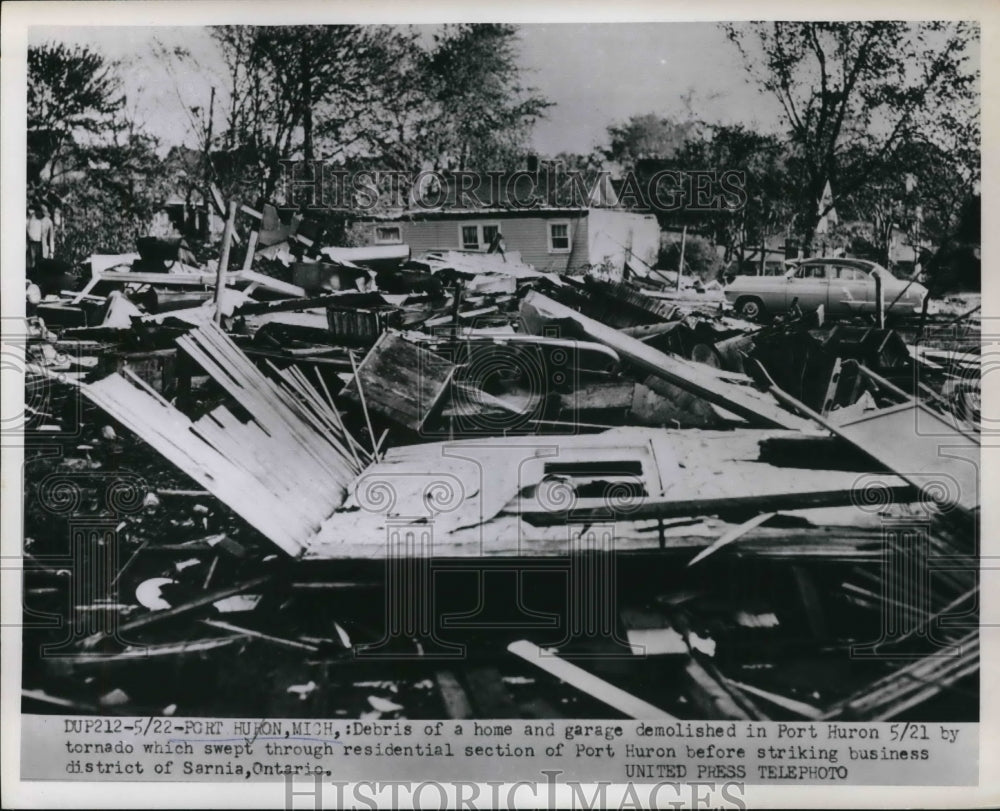 1953 Press Photo Port Huron Mich debris of home and garage demolished by tornado