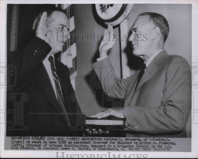 Load image into Gallery viewer, 1955 Press Photo Carlton S. Dargusch Is Sworn In By Arthur S. Fleming
