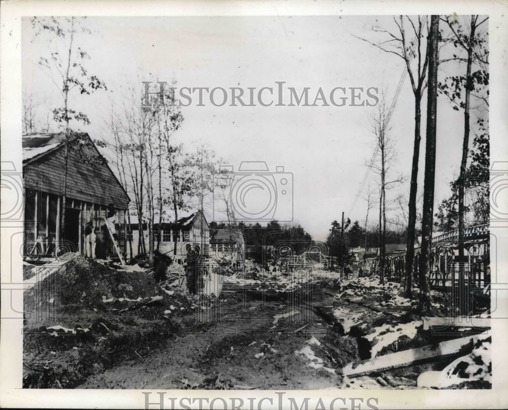 1941 Press Photo Rep Alert Engel has completed his investigation of 13 camps