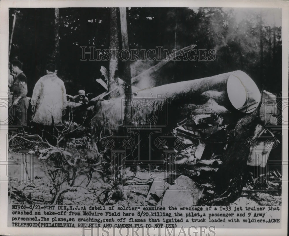 1951 Press Photo Soldiers exemines wreckage of a T-33 trainer Plane crashed