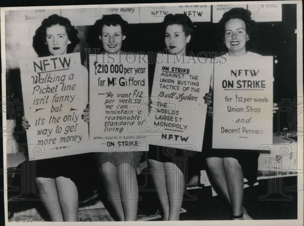 1947 Press Photo Union Members Prepare Signs For Picketing Duty