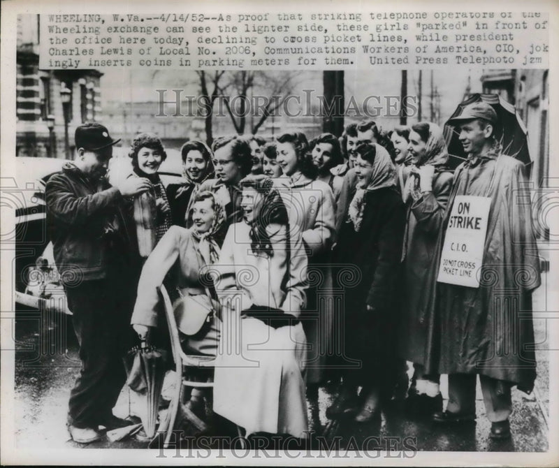 Load image into Gallery viewer, 1952 Press Photo Charles Lewis Makes Jokes With Employees And Picketers
