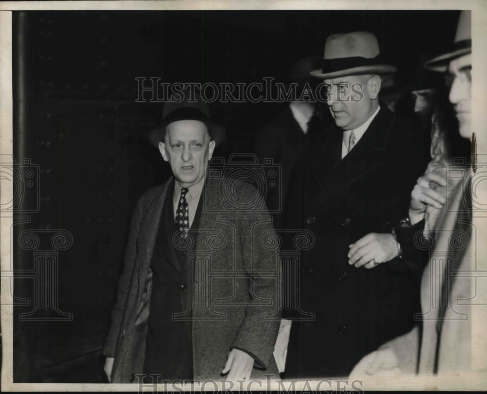 1938 Press Photo Richard Whitney On His Way To Prison