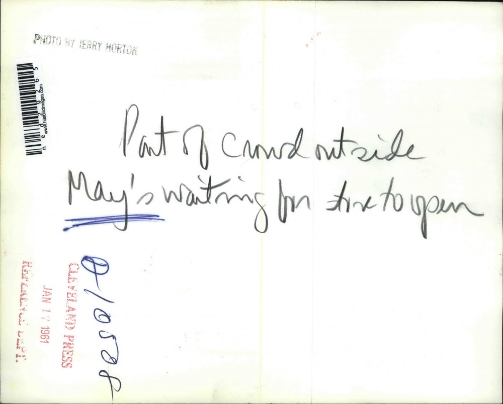 1961 Press Photo Part of the crowd May's Waiting On Store To Open