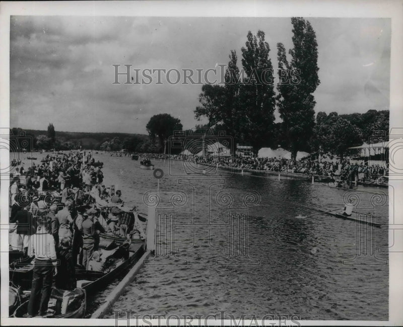 Load image into Gallery viewer, 1939 Press Photo Joe Burk beating ND Moffat in Heat of The Diamond Challenge
