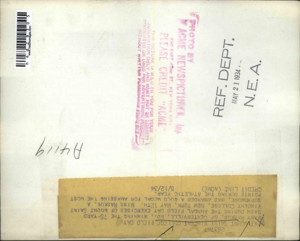 1934 Press Photo Saint Vincent College Field Day, Mary Rabkob, winning the