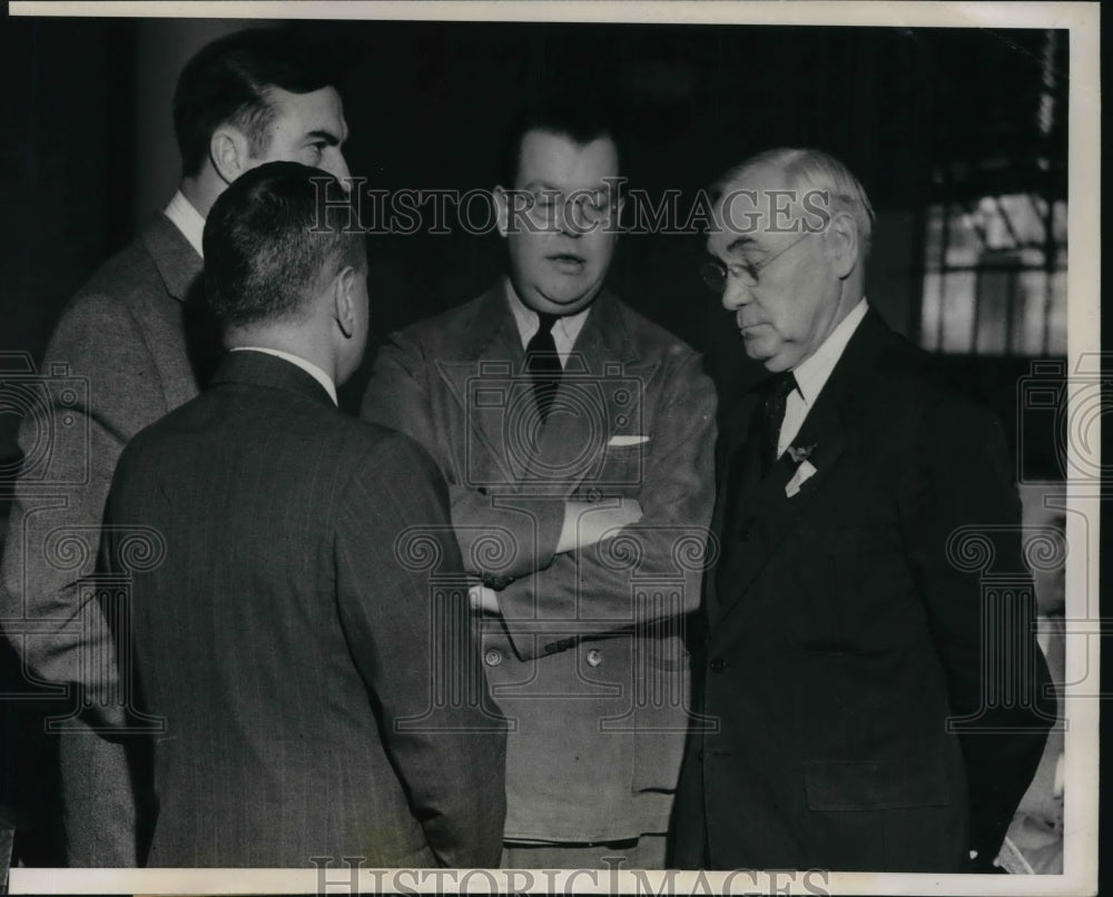1939 Press Photo R. Emmet O'Malley With Attorneys After Pleading Guilty