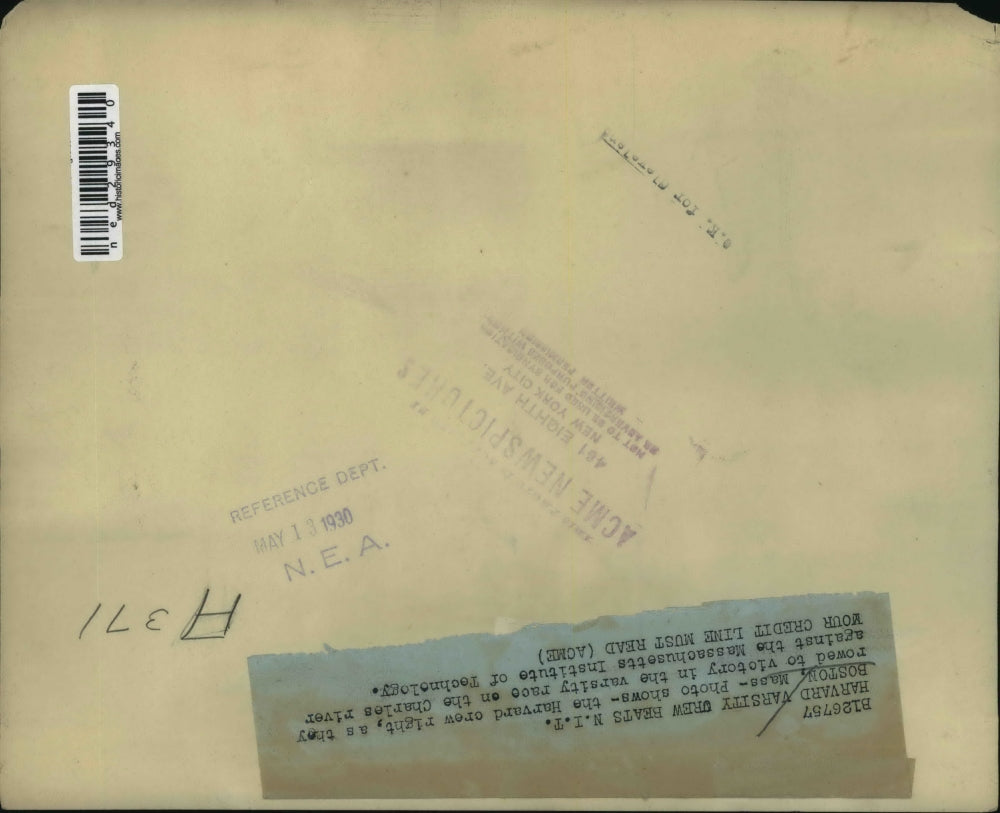 1930 Press Photo Harvard varsity crew beats M.I.T. in varsity race