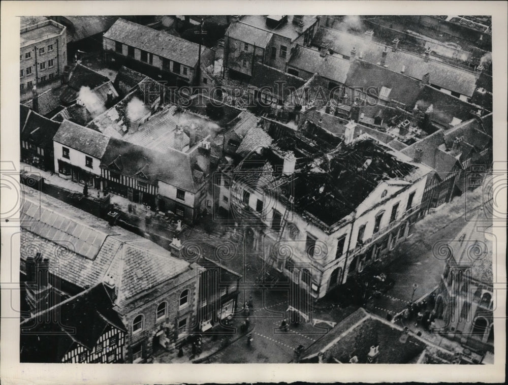 1946 Press Photo Fire Destroys Town Hall and Valuables in Stratford-on-Avon