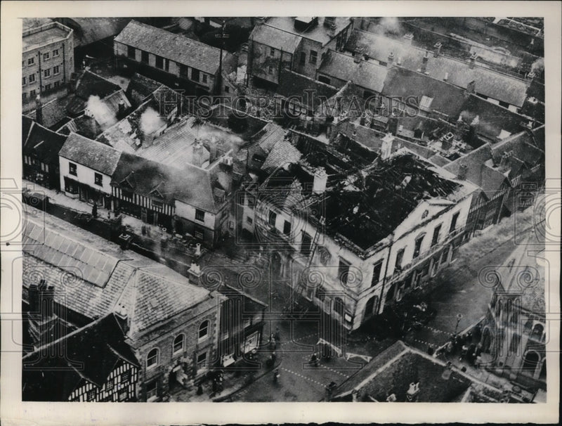Load image into Gallery viewer, 1946 Press Photo Fire Destroys Town Hall and Valuables in Stratford-on-Avon
