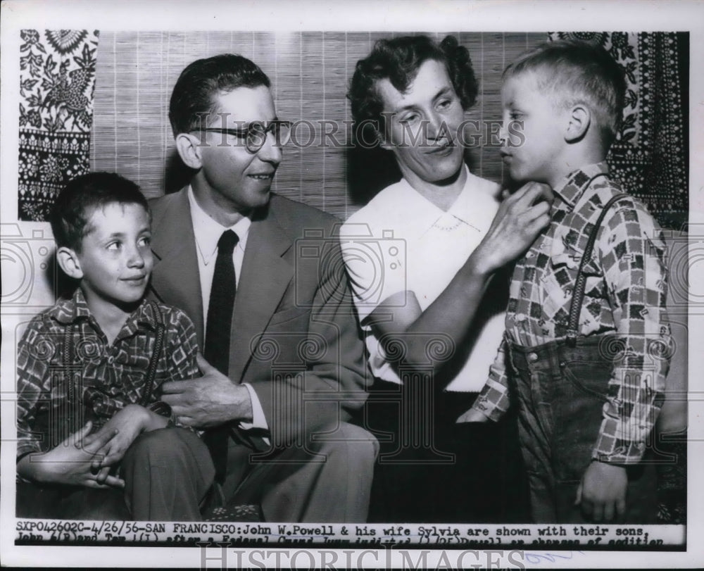 1956 Press Photo John W. Powell & wife, Sylvia, with children John and Tom