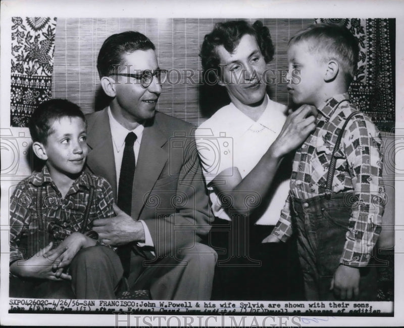 Load image into Gallery viewer, 1956 Press Photo John W. Powell &amp; wife, Sylvia, with children John and Tom
