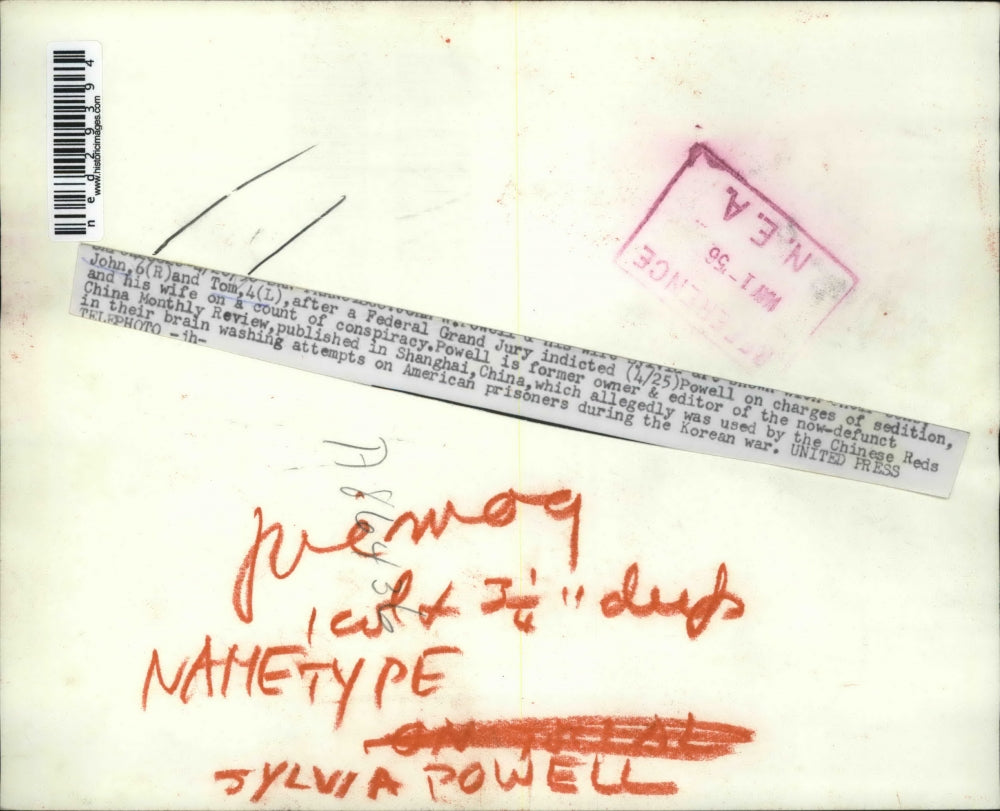 1956 Press Photo John W. Powell & wife, Sylvia, with children John and Tom