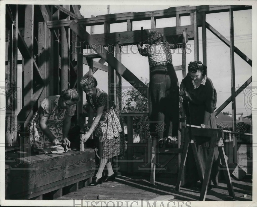 1941 Press Photo San Bruno's Methodist Church being built by four members