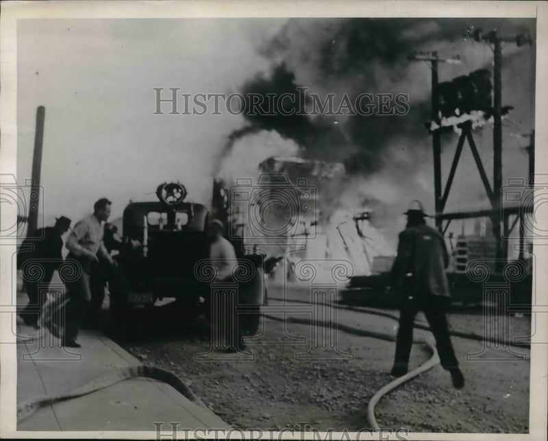 Load image into Gallery viewer, 1947 Press Photo San Mateo plant of Peninsula Milling Company on fire
