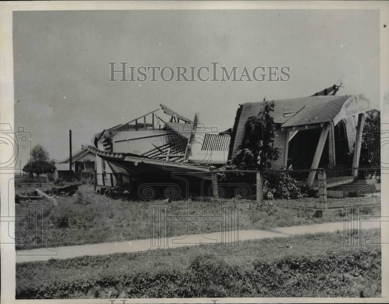 Load image into Gallery viewer, 1934 Press Photo St. Thomas' Cathloic Church in Ferriday, L.A. after hurricane
