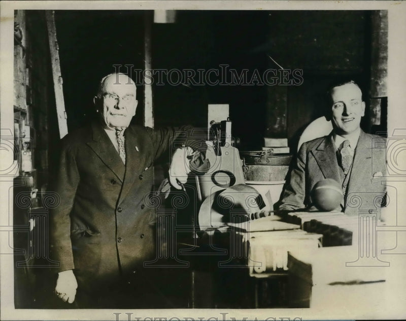 Load image into Gallery viewer, 1928 Press Photo Sir Joynston Smith, Australian millionaire, pays visit to home
