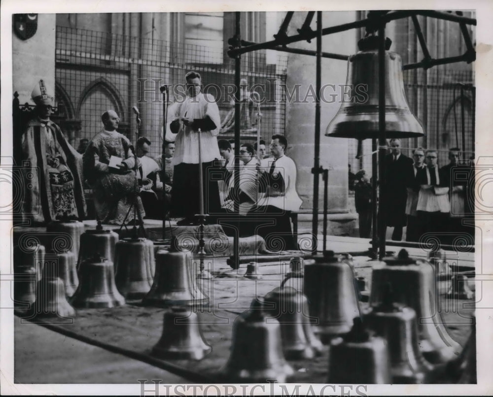 1954 Press Photo New bells to be placed in Rouen Cathedral