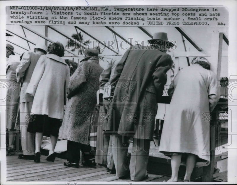 Load image into Gallery viewer, 1957 Press Photo Miami Fla temperatures dropped 30 degrees in 24 hours and
