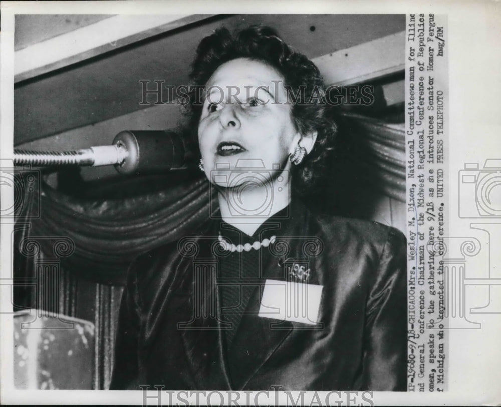 1958 Press Photo Mrs. Wesley M. Dixen introduces Senator Homer Fergus