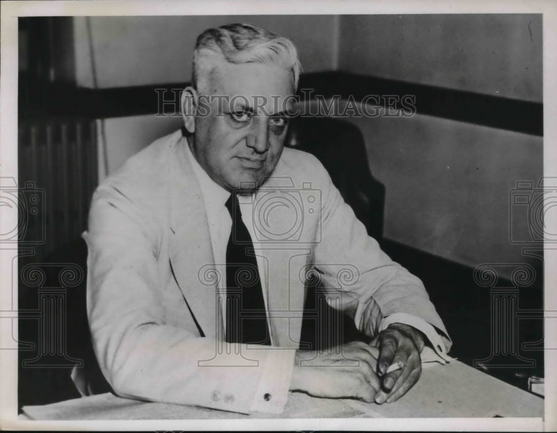 Load image into Gallery viewer, 1937 Press Photo Harry M. Dixon refused to pass food as mail for strikebound men

