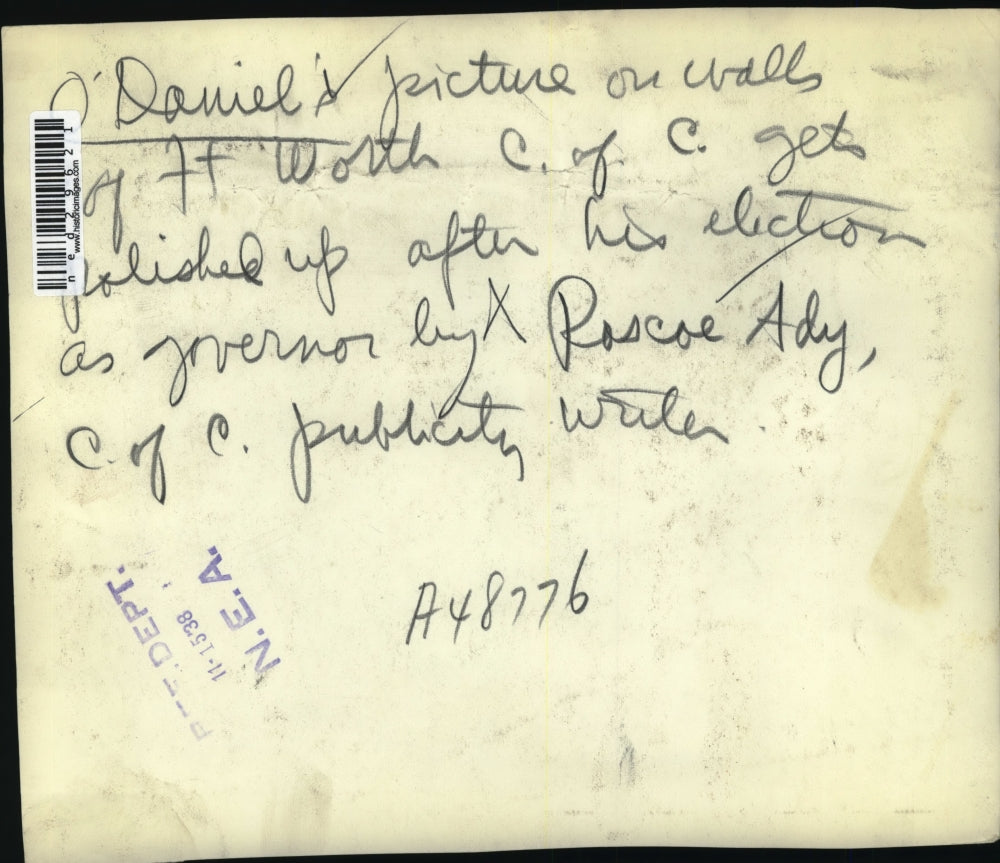 1938 Press Photo O'Daniel's picture on wall gets polished by Roscoe Ady