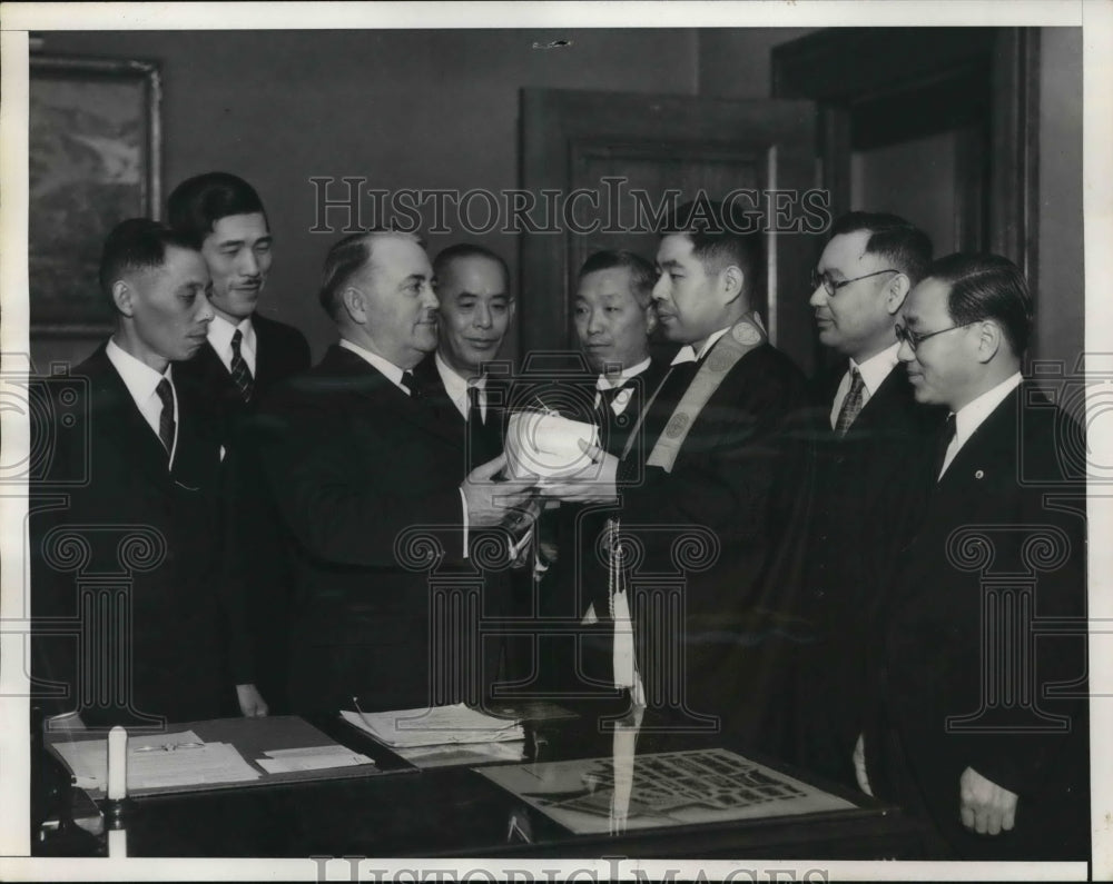 1934 Press Photo Los Angeles A small bulging incense burner wreathing a temple