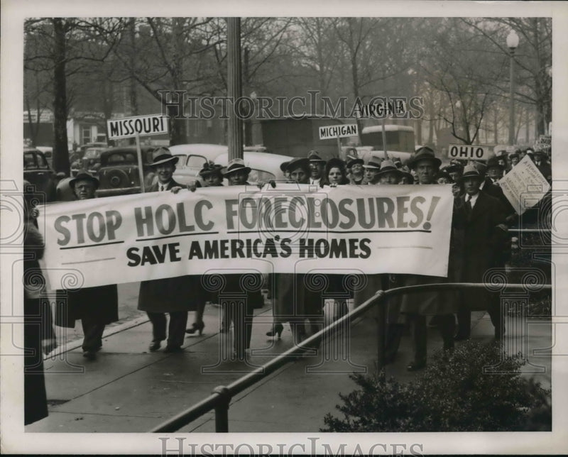 Load image into Gallery viewer, 1939 Press Photo Delegation of home owners picketing HOLC offices
