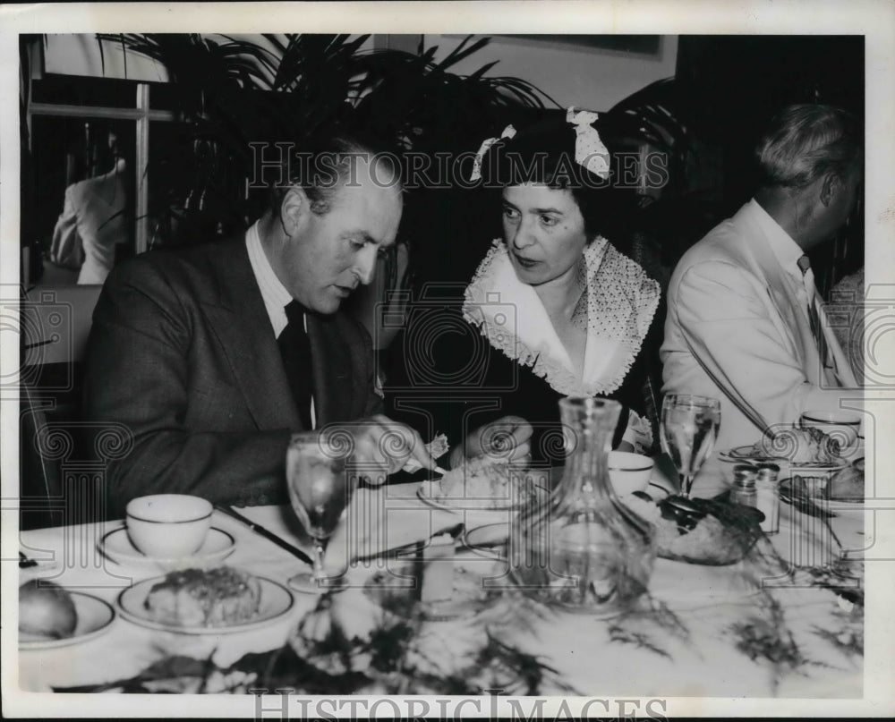 1939 Press Photo Crown Prince Olav and Mrs. Bricher, wife of Ohio governor.