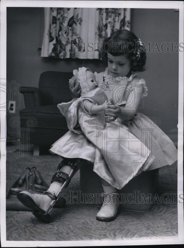 1957 Press Photo Marlene Olson of Boston Playing with Doll in Photography Shoot