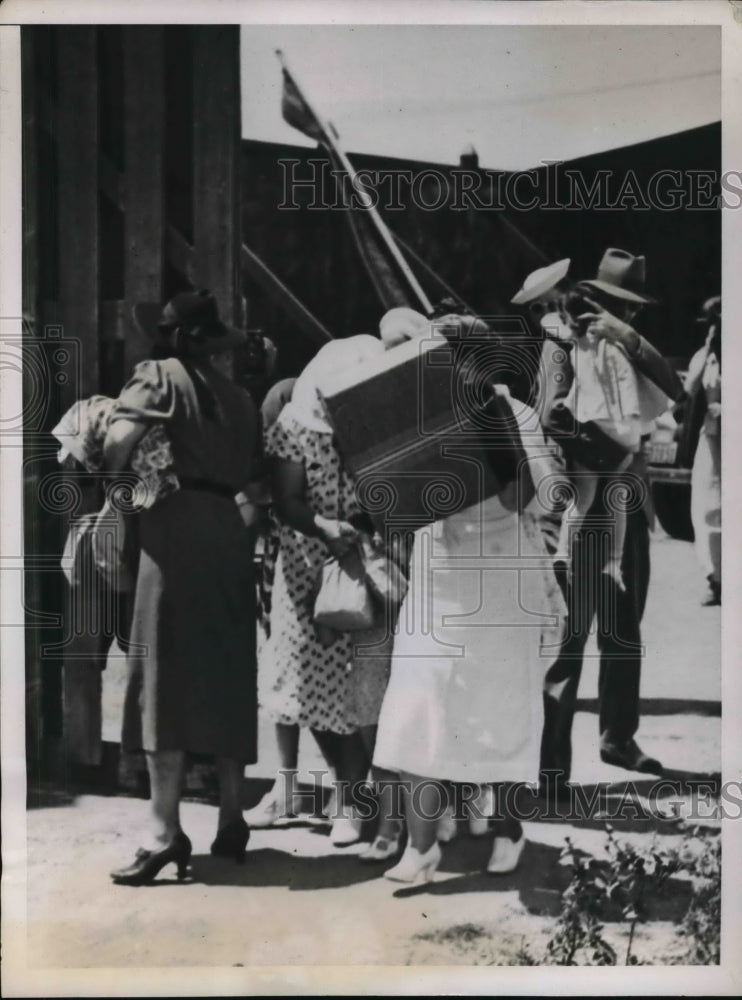 1938 Press Photo Police Raid and Book 3 Members of National Talent Pictures Corp