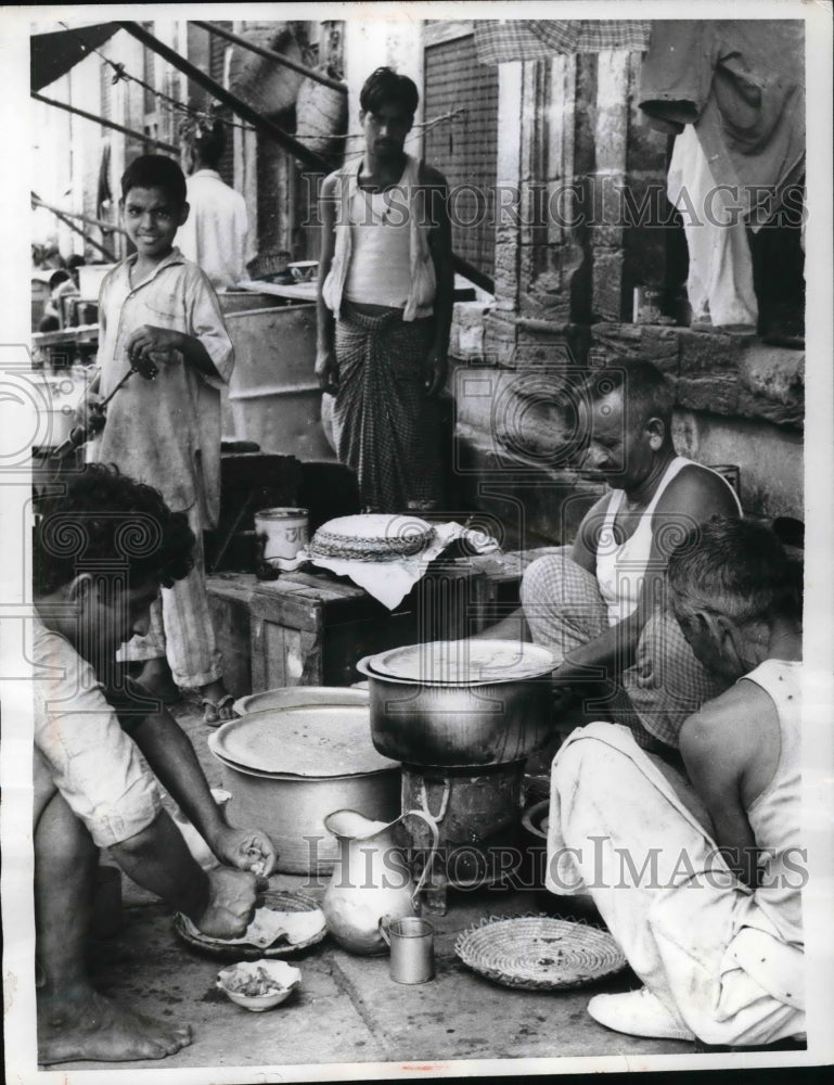 1968 Press Photo The Pakistani per capita income is $85 a year but the slum- Historic Images