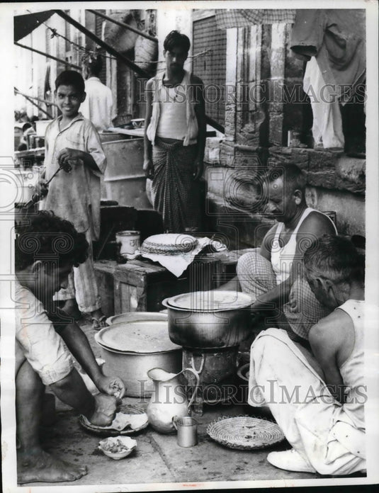 1968 Press Photo The Pakistani per capita income is $85 a year but the slum- Historic Images