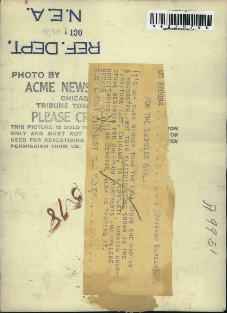 1935 Press Photo its not much bigger than a doll stove but this electric stove