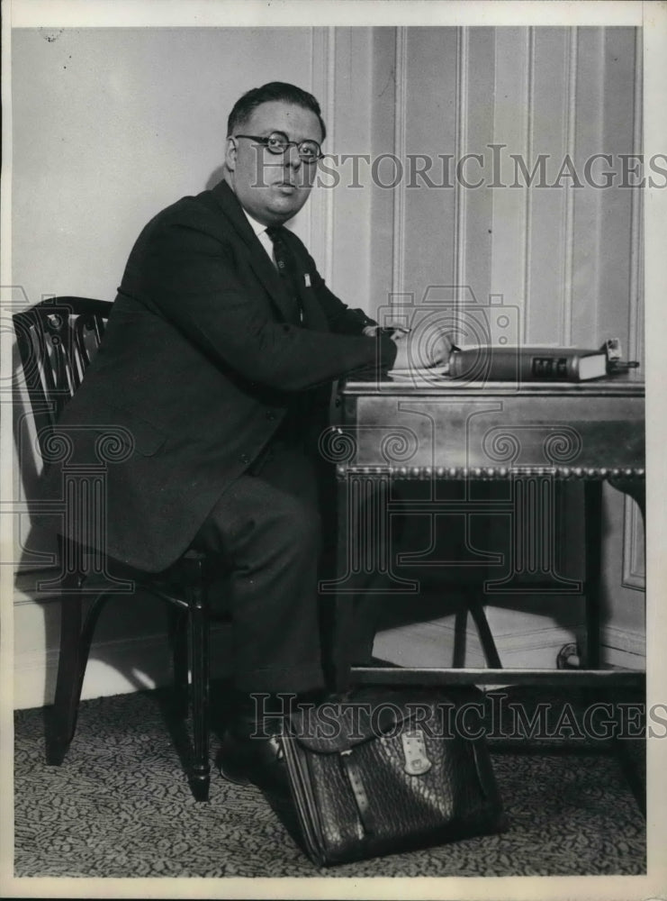 Load image into Gallery viewer, 1931 Press Photo Rev. Daniel Sands makes dates for husbands with other women.
