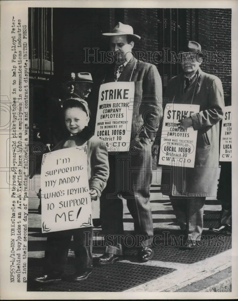 1952 Press Photo Charles Peterson and dad Lloyd pickets at AT&T office
