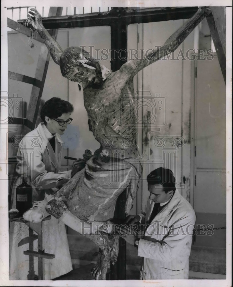 1954 Press Photo Wooden Figure Denoting Crucifixion Being Restored in Italy- Historic Images