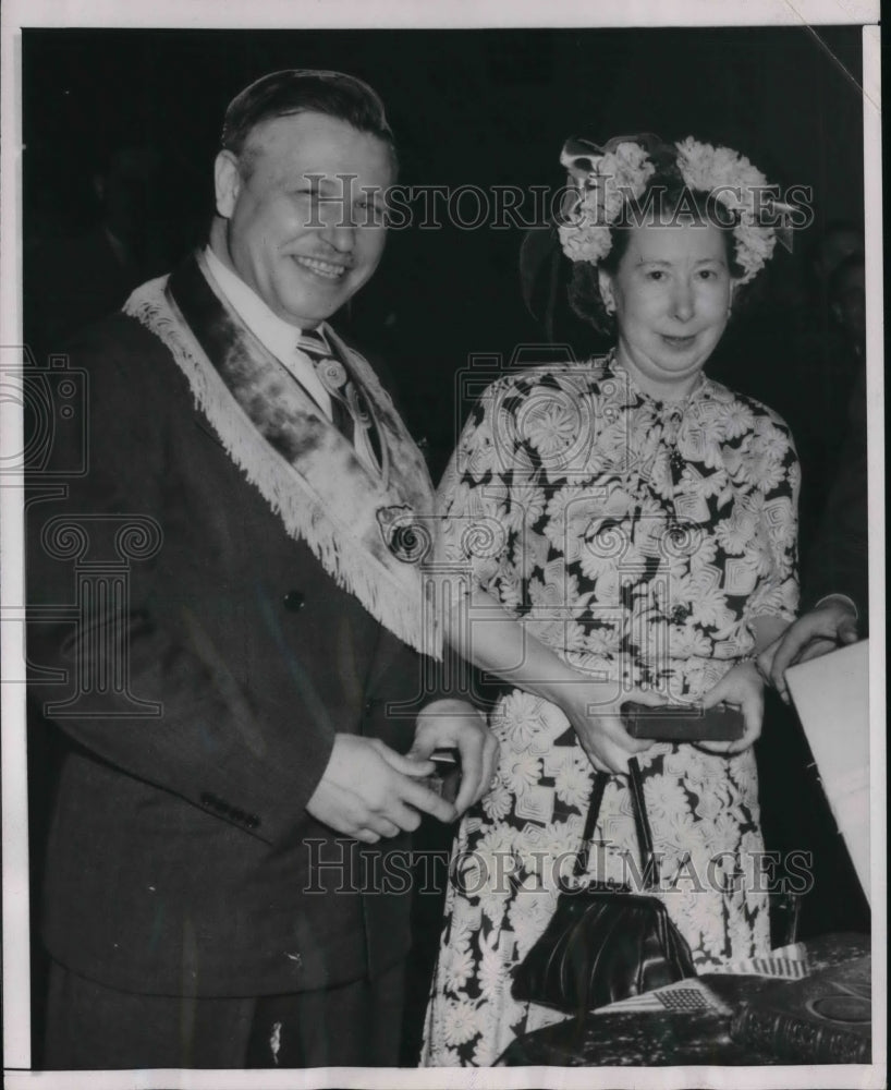 1953 Press Photo Iowa City Iowa Mrs Ruby Baker Ciler who with a neighbor Beverly