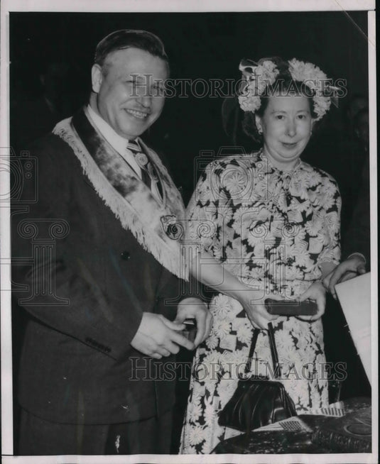 1953 Press Photo Iowa City Iowa Mrs Ruby Baker Ciler who with a neighbor Beverly
